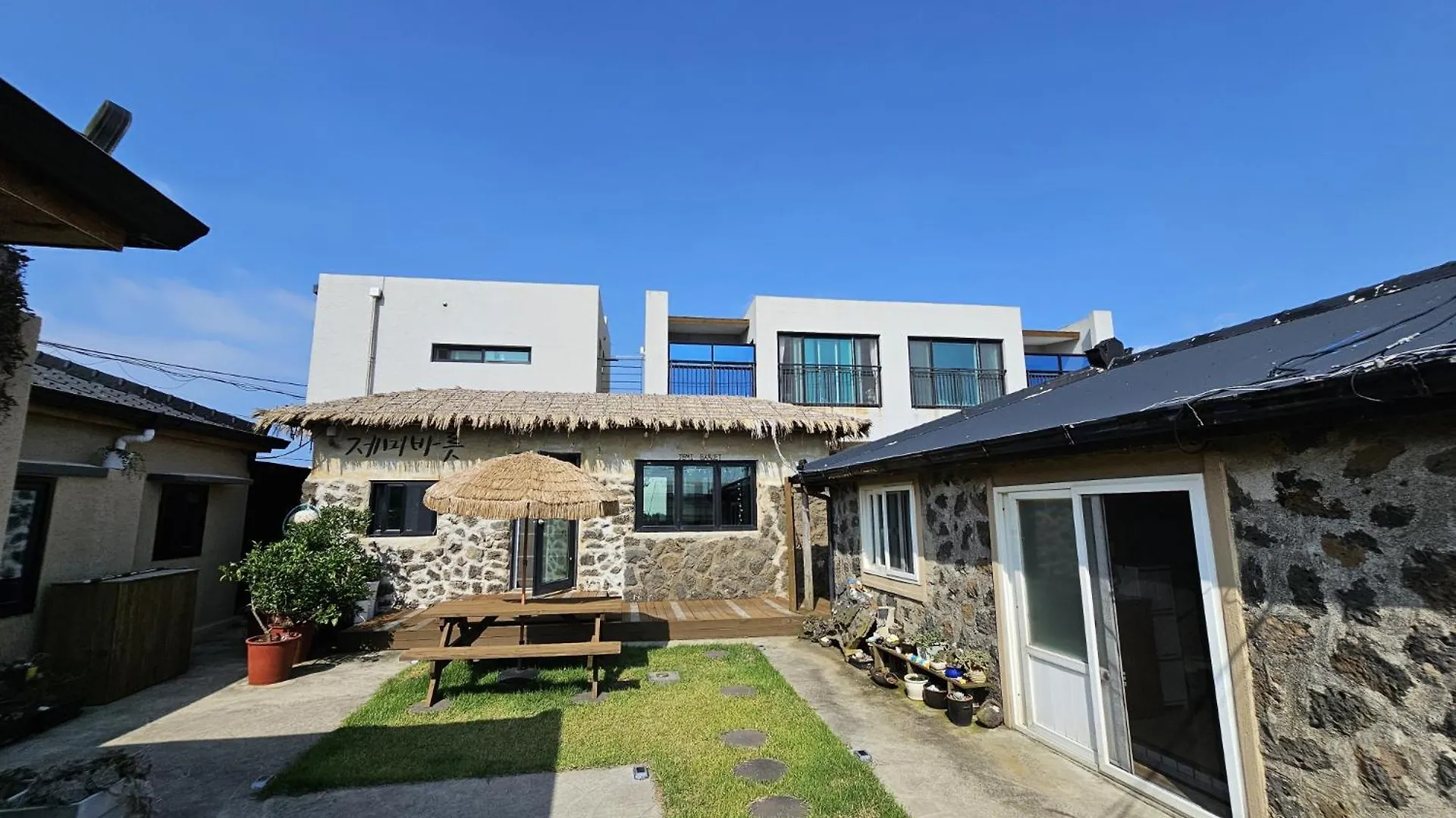 Landsted Jemibareut Pension Jeju